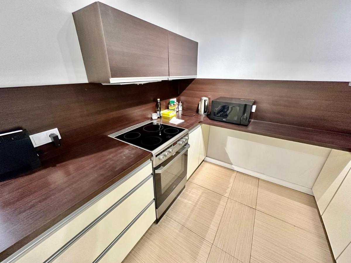 Top Metro X2 Fast Wifi 400 Mbs 70'Tv Netflix Hbo Max Appletv+ Disney+ Warszawa Zewnętrze zdjęcie